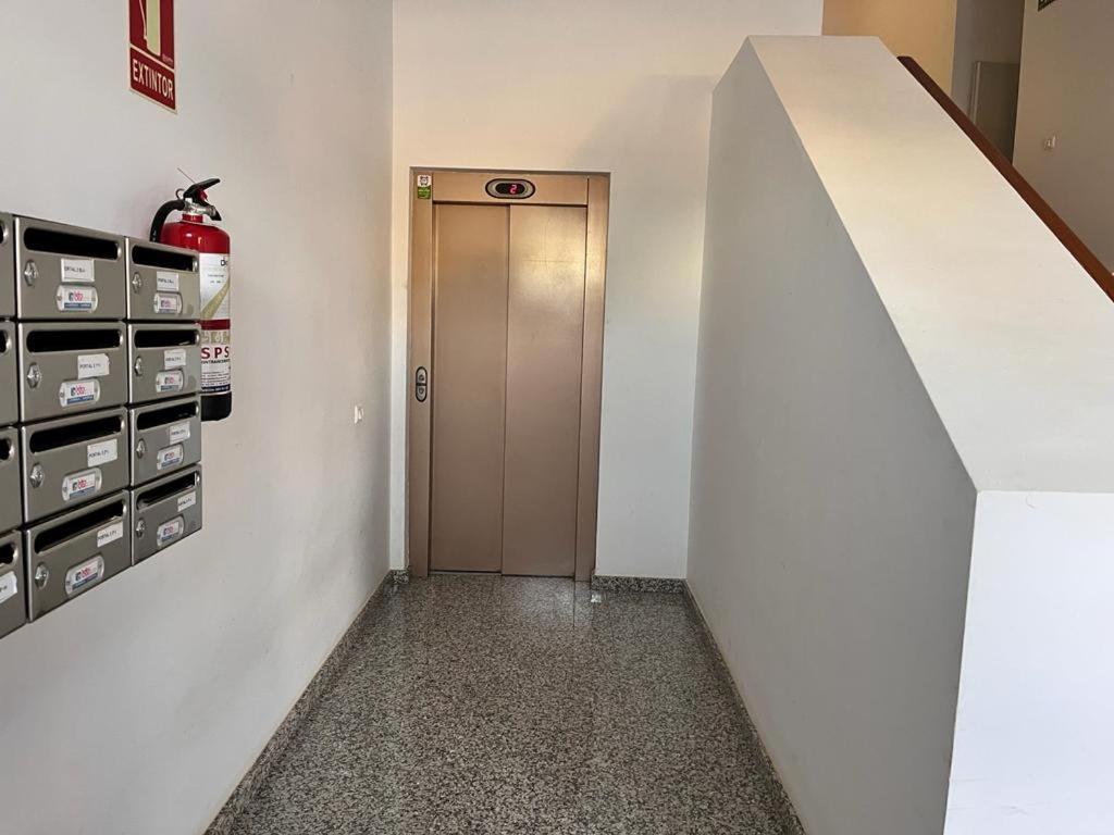 Melo Home Vecindario-Near Airport-Elevator-Garage Sardina Eksteriør bilde